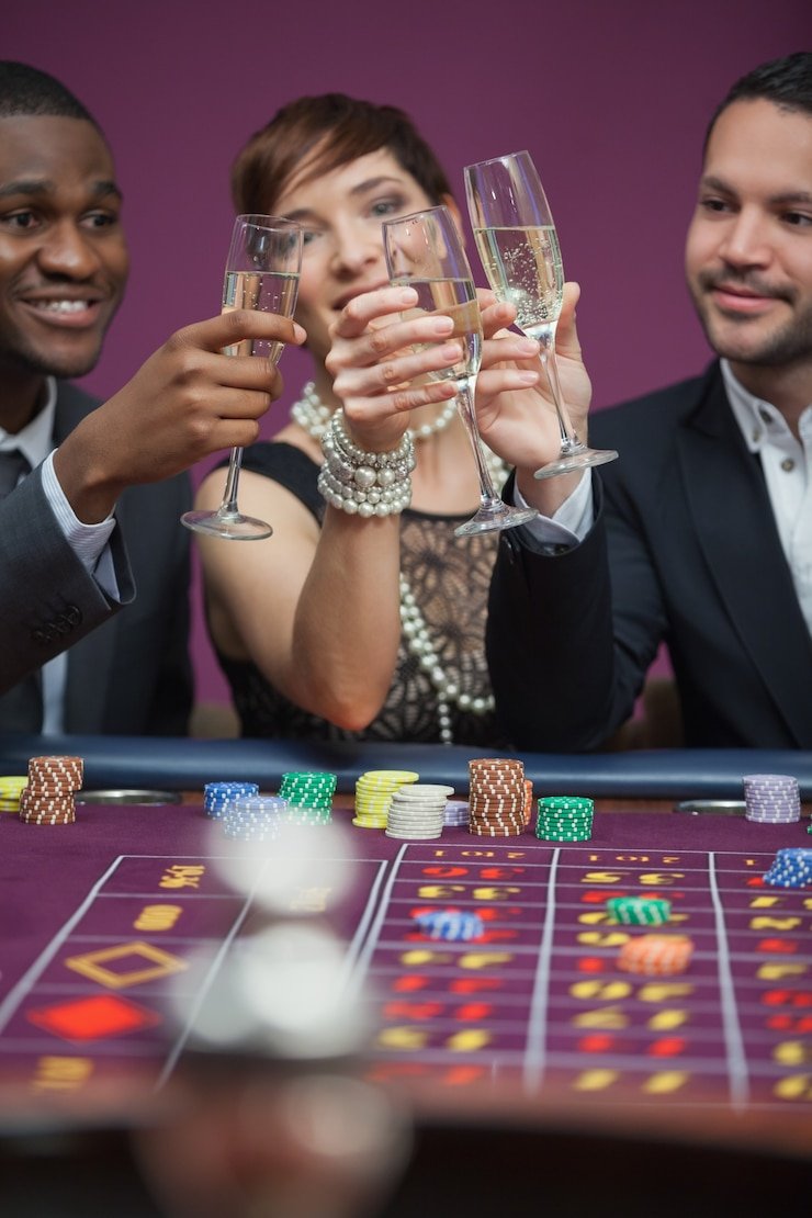 erek2 68 mobile interface showing football betting markets and live-dealer games
